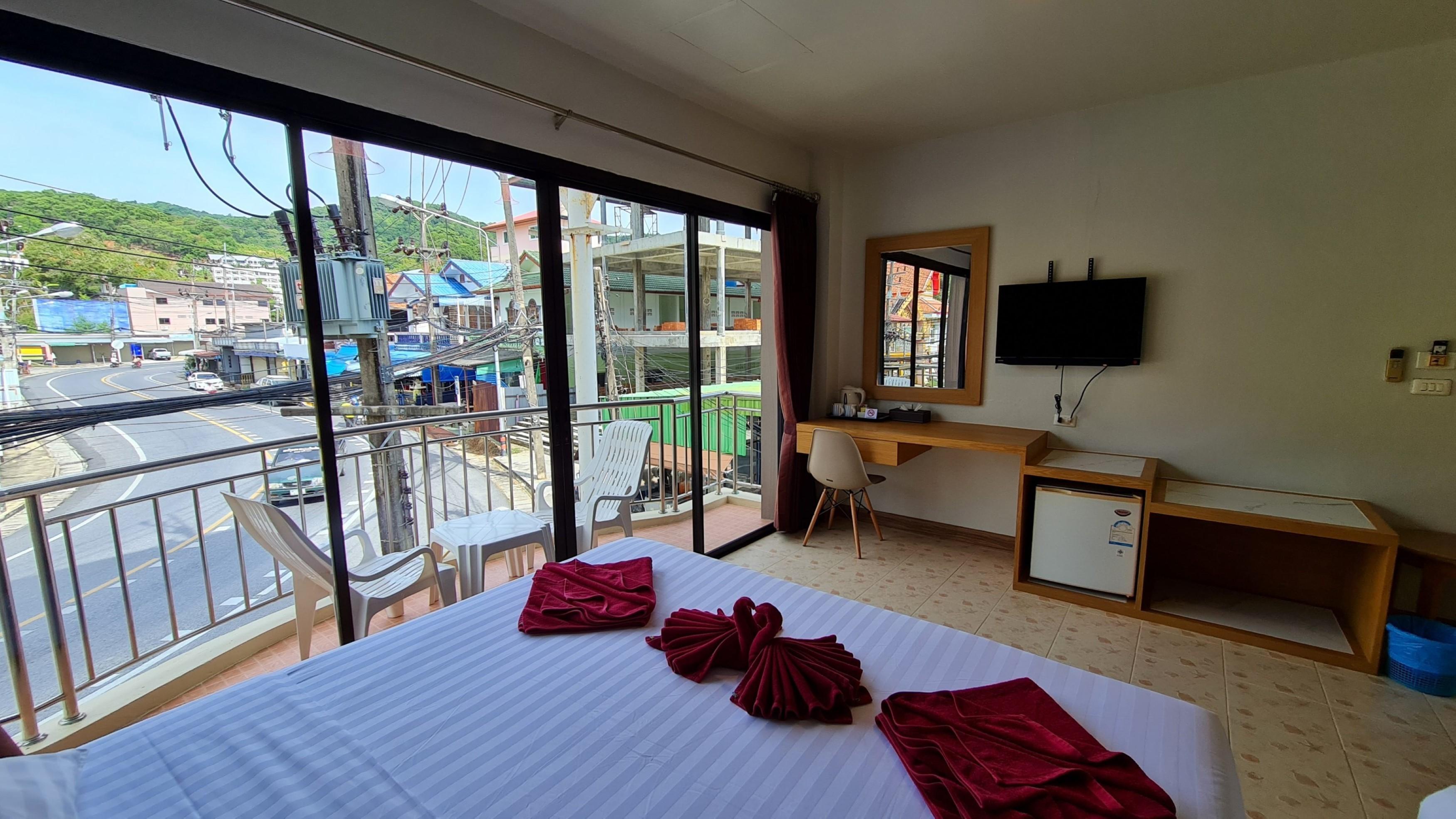 Room Actually Karon Екстериор снимка